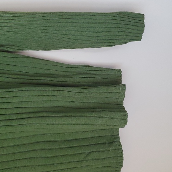 Banana Republic green sweater - Picture 3 of 6